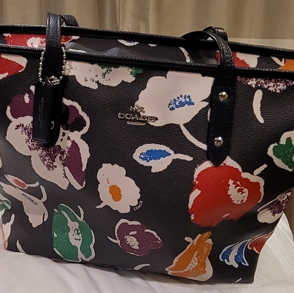 Coach multi colored flower (leather) - Picture 1 of 4